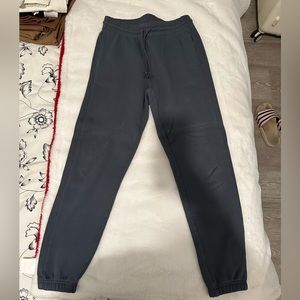 Aritzia dark grey boyfriend sweatpants. Size S